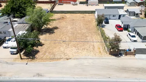 30 Stw Vic Ave #L4, Lancaster, CA 93535