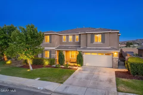 1242 Wellington Dr, Palmdale, CA 93551