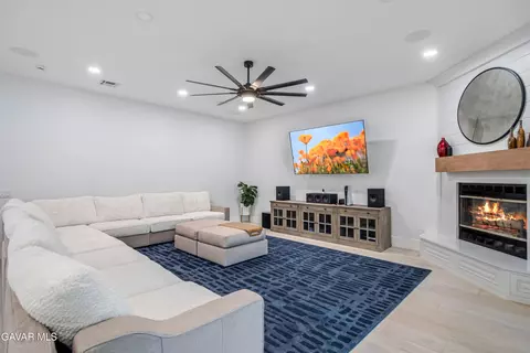 Living - 2738 Parton Cir, Lancaster, CA 93536 photo 4 of 4
