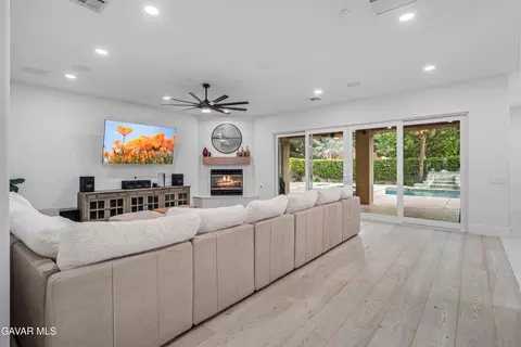 Living - 2738 Parton Cir, Lancaster, CA 93536 photo 3 of 4
