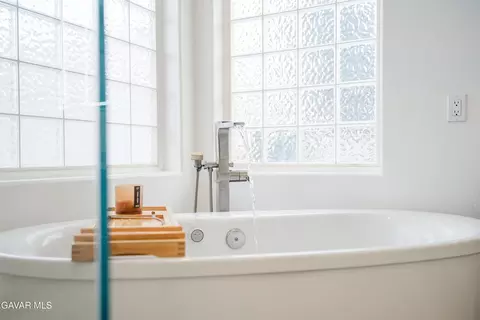 Bath - 2738 Parton Cir, Lancaster, CA 93536 photo 4 of 7