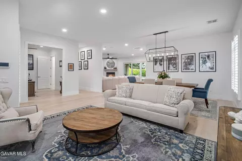 Living - 2738 Parton Cir, Lancaster, CA 93536 photo 2 of 4