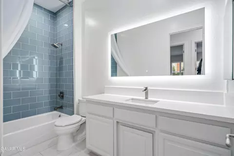 Bath - 2738 Parton Cir, Lancaster, CA 93536 photo 5 of 7