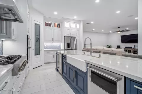 Kitchen - 2738 Parton Cir, Lancaster, CA 93536 photo 5 of 7