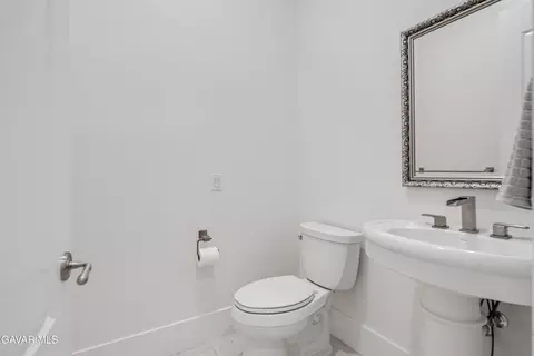 Bath - 2738 Parton Cir, Lancaster, CA 93536 photo 7 of 7