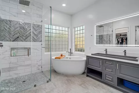 Bath - 2738 Parton Cir, Lancaster, CA 93536 photo 1 of 7