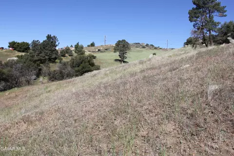 26540 Skyline Dr, Tehachapi, CA 93561 photo 4