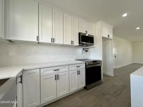 Kitchen - 9737 E Avenue Q-4, Littlerock, CA 93543 photo 5 of 15