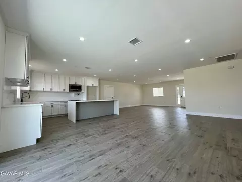 Living - 9737 E Avenue Q-4, Littlerock, CA 93543 photo 6 of 10