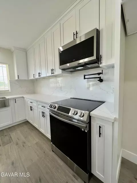 Kitchen - 9737 E Avenue Q-4, Littlerock, CA 93543 photo 8 of 15