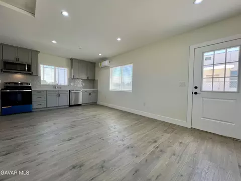 Living - 9737 E Avenue Q-4, Littlerock, CA 93543 photo 8 of 10