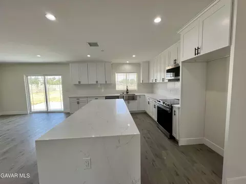 Kitchen - 9737 E Avenue Q-4, Littlerock, CA 93543 photo 7 of 15