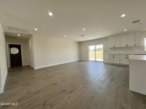 Living - 9737 E Avenue Q-4, Littlerock, CA 93543 photo 4 of 10