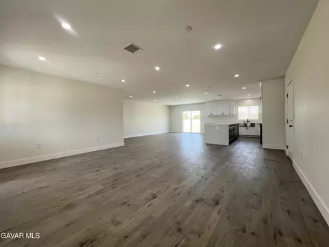 Living - 9737 E Avenue Q-4, Littlerock, CA 93543 photo 1 of 10