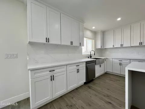 Kitchen - 9737 E Avenue Q-4, Littlerock, CA 93543 photo 4 of 15