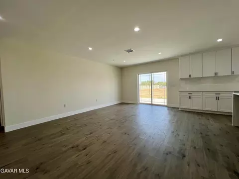Living - 9737 E Avenue Q-4, Littlerock, CA 93543 photo 5 of 10