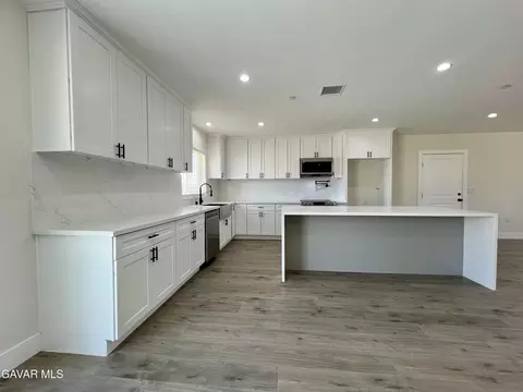 Kitchen - 9737 E Avenue Q-4, Littlerock, CA 93543 photo 2 of 15
