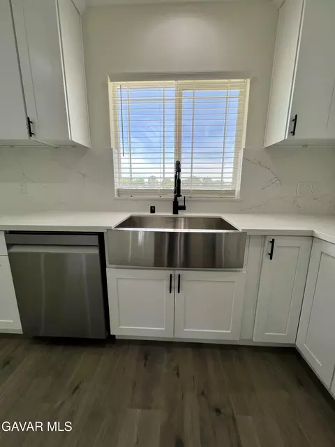 Kitchen - 9737 E Avenue Q-4, Littlerock, CA 93543 photo 9 of 15