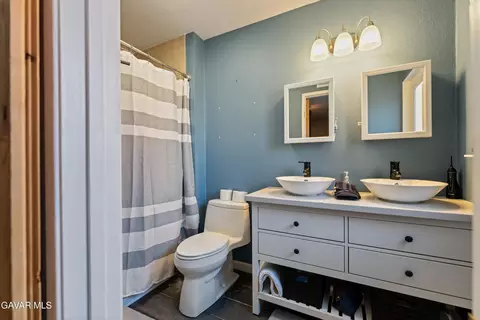 Bath - 42901 Willow West Ct, Lancaster, CA 93536 photo 2 of 2