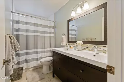 Bath - 42901 Willow West Ct, Lancaster, CA 93536 photo 1 of 2