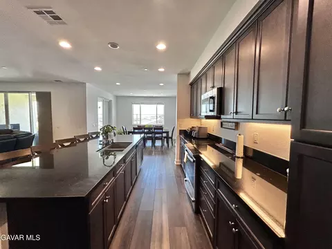Kitchen - 39186 Pinto Ct, Palmdale, CA 93551 photo 5 of 10