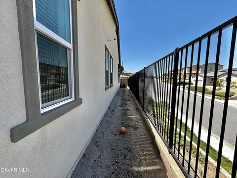 Exterior - 39186 Pinto Ct, Palmdale, CA 93551 photo 10 of 19