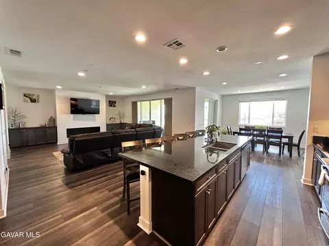 Kitchen - 39186 Pinto Ct, Palmdale, CA 93551 photo 4 of 10