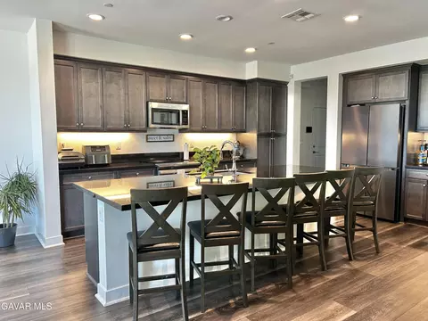 Kitchen - 39186 Pinto Ct, Palmdale, CA 93551 photo 2 of 10