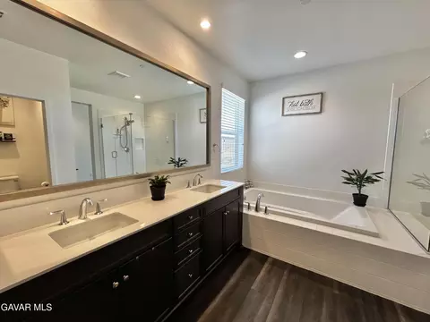 Bath - 39186 Pinto Ct, Palmdale, CA 93551 photo 4 of 5