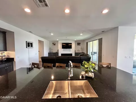 Kitchen - 39186 Pinto Ct, Palmdale, CA 93551 photo 7 of 10