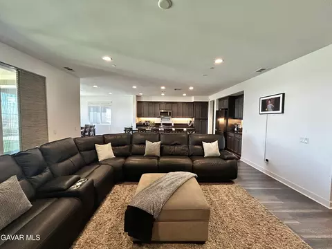 Living - 39186 Pinto Ct, Palmdale, CA 93551 photo 4 of 5