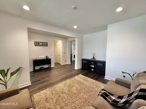 Living - 39186 Pinto Ct, Palmdale, CA 93551 photo 2 of 5