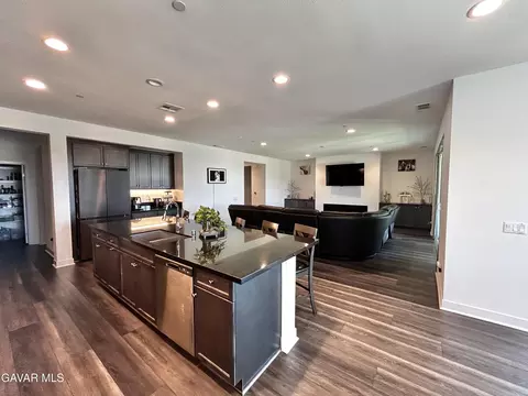 Kitchen - 39186 Pinto Ct, Palmdale, CA 93551 photo 8 of 10