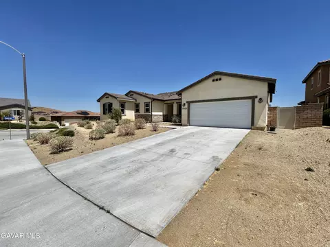 Exterior - 39186 Pinto Ct, Palmdale, CA 93551 photo 3 of 19