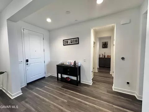 Entry Way - 39186 Pinto Ct, Palmdale, CA 93551 photo 2 of 8