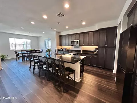 Kitchen - 39186 Pinto Ct, Palmdale, CA 93551 photo 3 of 10