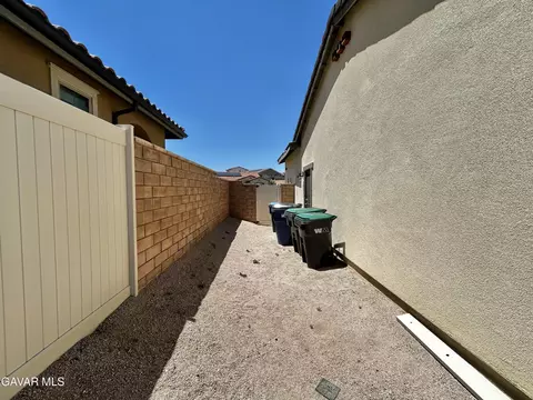 Exterior - 39186 Pinto Ct, Palmdale, CA 93551 photo 16 of 19