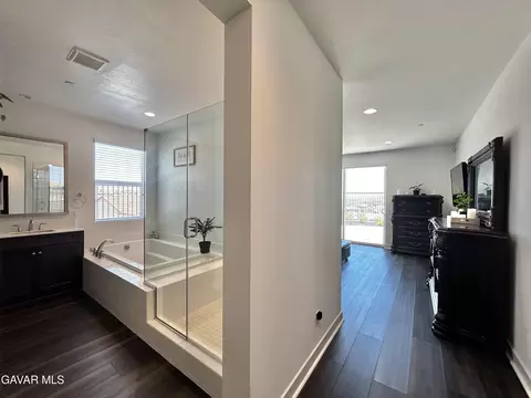 Bath - 39186 Pinto Ct, Palmdale, CA 93551 photo 2 of 5