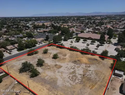 17 Th Stw Vic Lancaster B, Lancaster, CA 93534