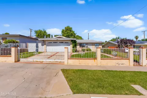 Exterior - 37627 3rd St, Palmdale, CA 93550 photo 2 of 6