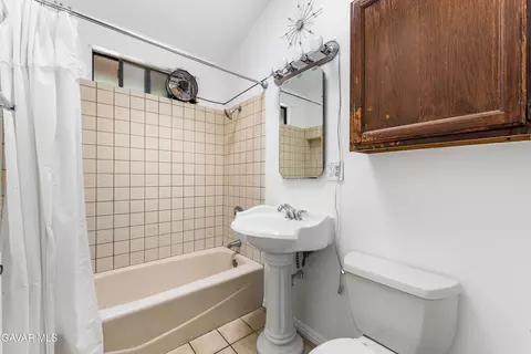 Bath - 37627 3rd St, Palmdale, CA 93550 photo 1 of 1
