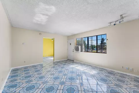 Living - 37627 3rd St, Palmdale, CA 93550 photo 3 of 3