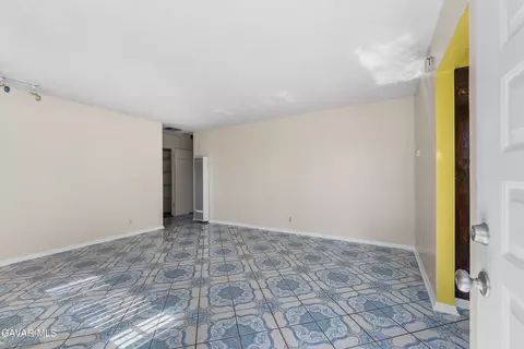 Living - 37627 3rd St, Palmdale, CA 93550 photo 1 of 3