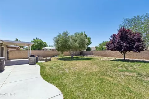 Exterior - 43637 6th St, Lancaster, CA 93535 photo 4 of 7