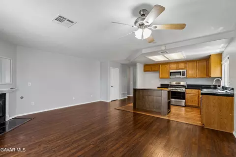 Living - 43637 6th St, Lancaster, CA 93535 photo 7 of 8