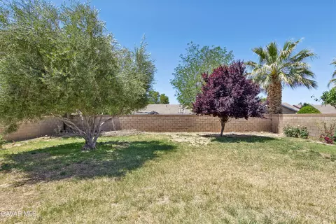 Exterior - 43637 6th St, Lancaster, CA 93535 photo 5 of 7