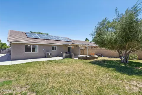Exterior - 43637 6th St, Lancaster, CA 93535 photo 6 of 7