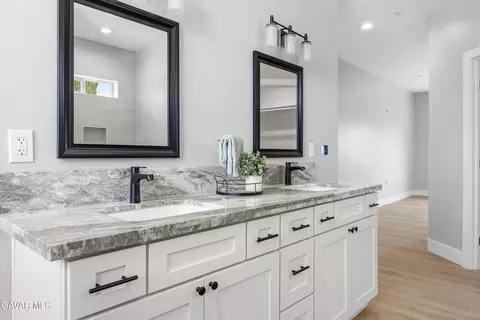 Bath - 20112 Clubview Dr, Tehachapi, CA 93561 photo 2 of 5