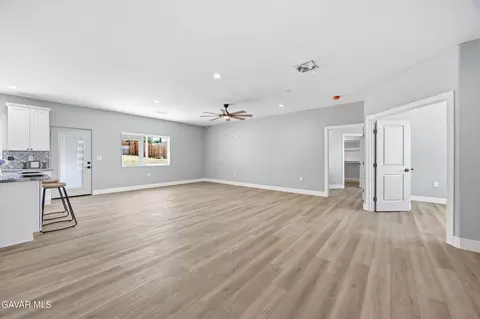 Living - 20112 Clubview Dr, Tehachapi, CA 93561 photo 5 of 5