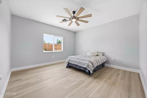 Bedroom - 20112 Clubview Dr, Tehachapi, CA 93561 photo 2 of 7